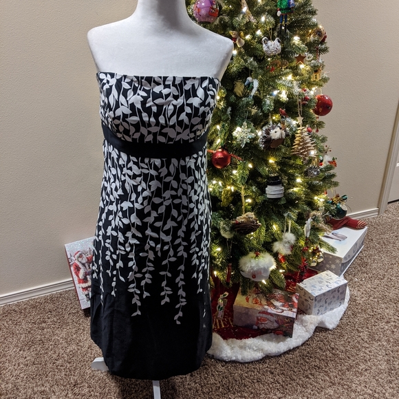 Dress - Picture 1 of 3